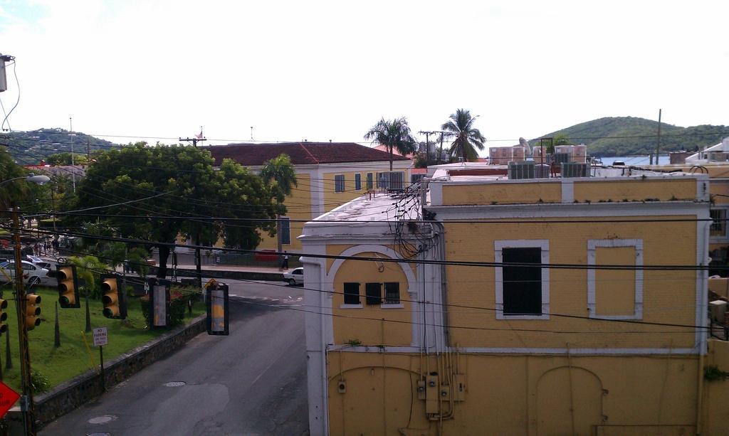 Midtown Guest House Carlota Amalia Exterior foto