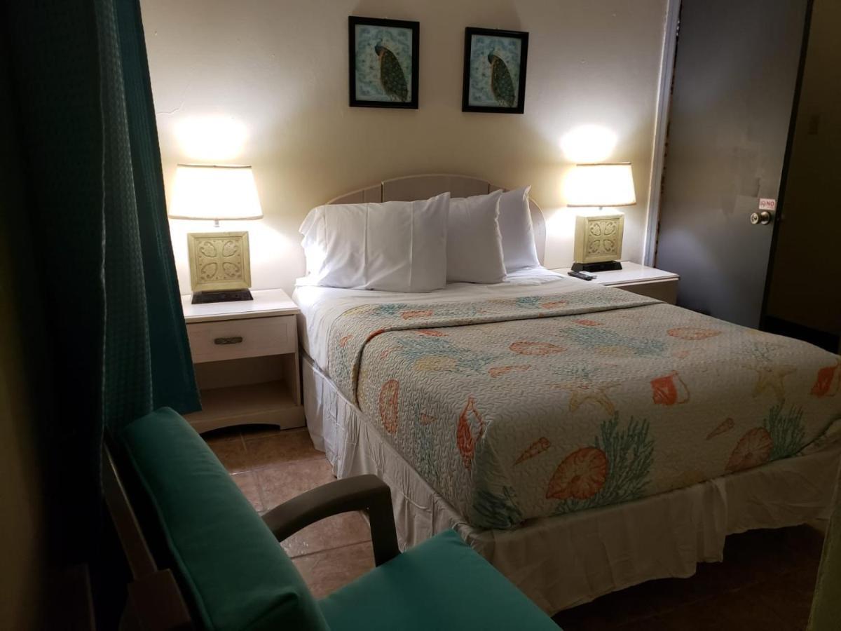 Midtown Guest House Carlota Amalia Exterior foto